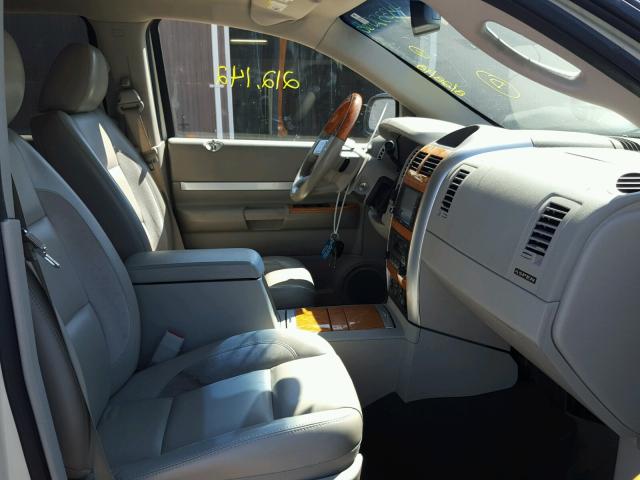 1A8HW58258F119166 - 2008 CHRYSLER ASPEN LIMI CREAM photo 5