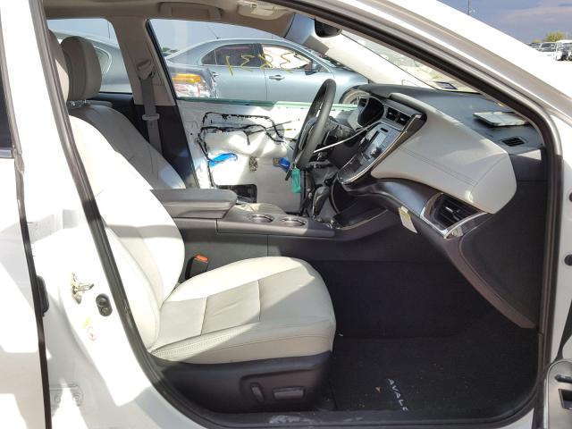 4T1BK1EB7JU270349 - 2018 TOYOTA AVALON XLE WHITE photo 5