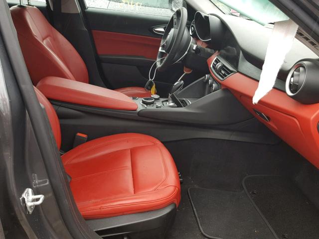 ZARFAEDN0J7564742 - 2018 ALFA ROMEO GIULIA Q4 ნაცრისფერი ფოტო 5