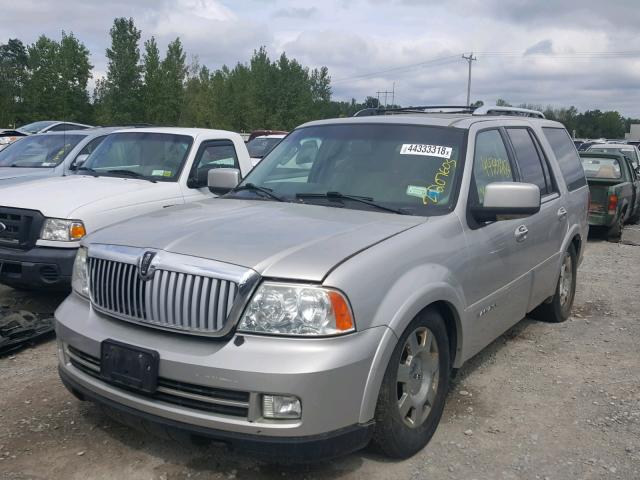 5LMFU28575LJ00881 - 2005 LINCOLN NAVIGATOR GRAY photo 2