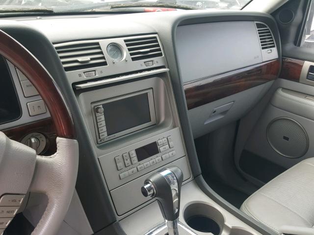 5LMFU28575LJ00881 - 2005 LINCOLN NAVIGATOR GRAY photo 9