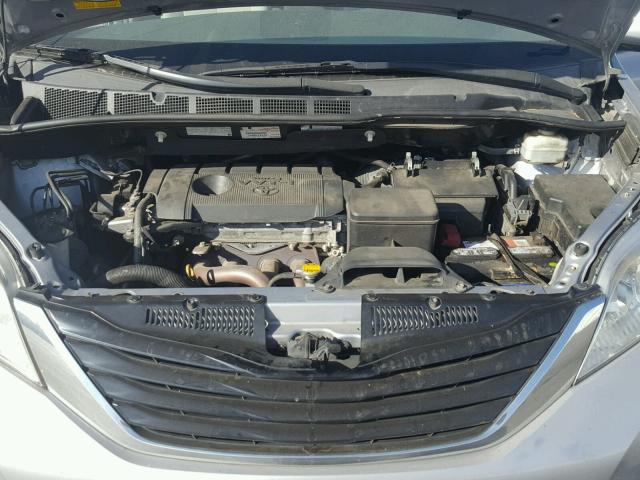 5TDKA3DC7CS014667 - 2012 TOYOTA SIENNA BAS SILVER photo 7