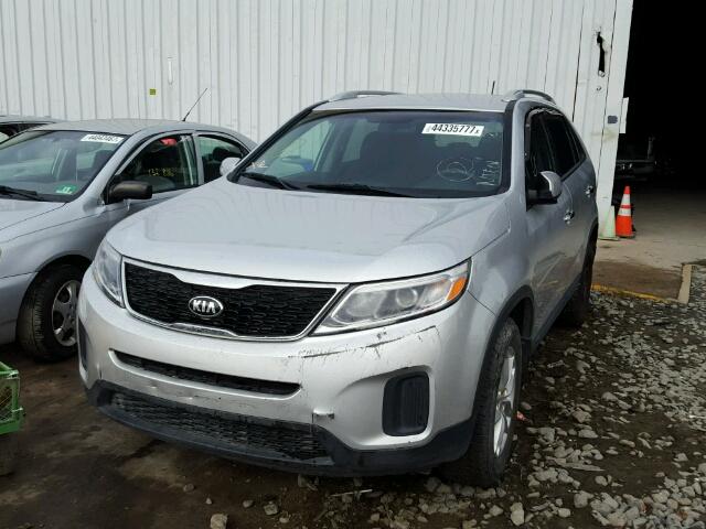 5XYKT4A74FG556897 - 2015 KIA SORENTO GRAY photo 2