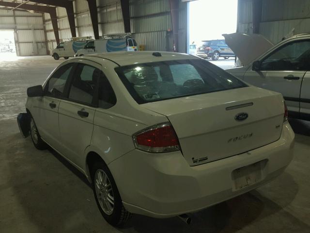 1FAHP3FN0BW129011 - 2011 FORD FOCUS WHITE photo 3