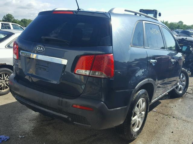 5XYKTDA14BG121948 - 2011 KIA SORENTO BA GRAY photo 4