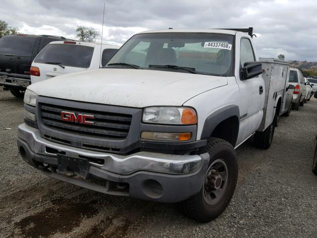 1GDHC34UX7E132992 - 2007 GMC SIERRA C35 WHITE photo 2