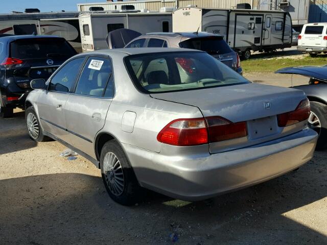 1HGCG1649XA002053 - 1999 HONDA ACCORD LX SILVER photo 3