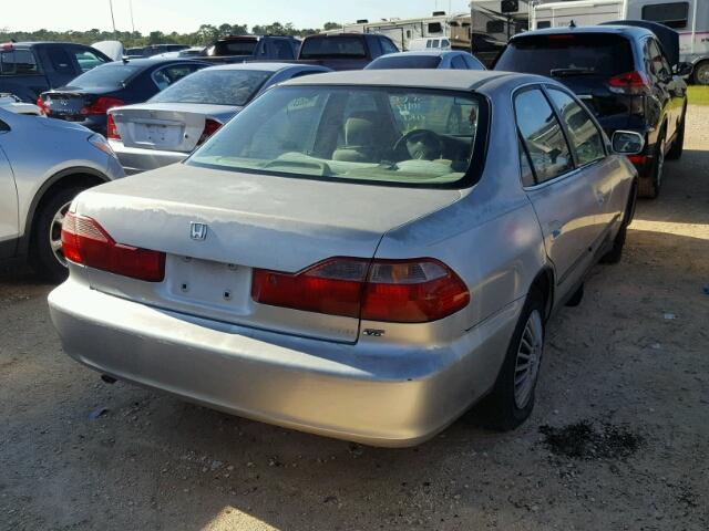 1HGCG1649XA002053 - 1999 HONDA ACCORD LX SILVER photo 4