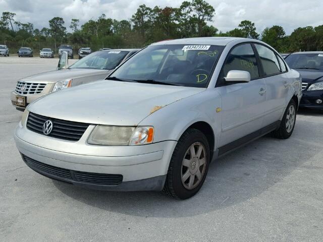 WVWMD63B1XE435404 - 1999 VOLKSWAGEN PASSAT SILVER photo 2