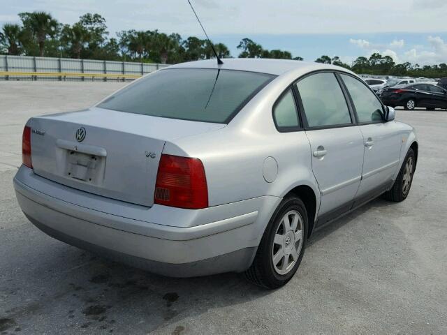 WVWMD63B1XE435404 - 1999 VOLKSWAGEN PASSAT SILVER photo 4