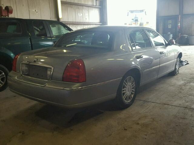 1LNHM83W96Y601676 - 2006 LINCOLN TOWN CAR D SILVER photo 4