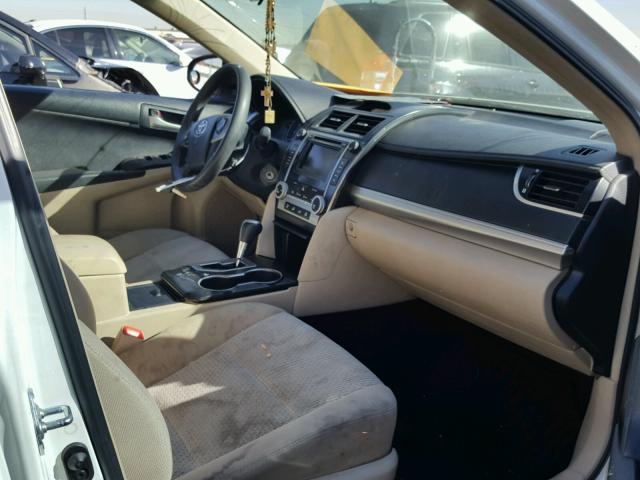 4T4BF1FK1CR207209 - 2012 TOYOTA CAMRY BASE WHITE photo 5