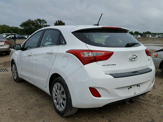 KMHD35LH8GU318423 - 2016 HYUNDAI ELANTRA GT WHITE photo 3