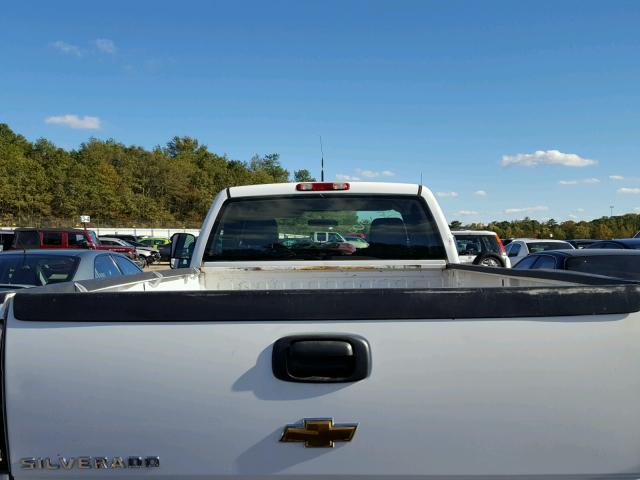 1GBHC24U65E161065 - 2005 CHEVROLET SILVERADO WHITE photo 6