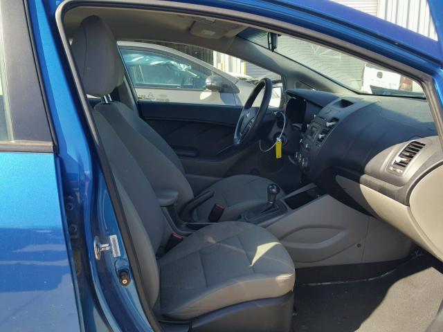 KNAFX4A69E5205355 - 2014 KIA FORTE LX BLUE photo 5