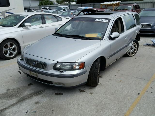 YV1SW53D712048355 - 2001 VOLVO V70 T5 TUR SILVER photo 2