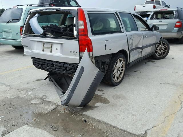 YV1SW53D712048355 - 2001 VOLVO V70 T5 TUR SILVER photo 4