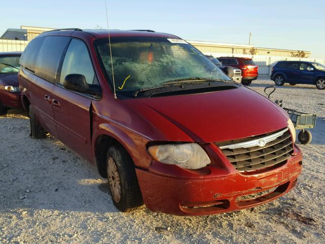 2A4GP44R86R742245 - 2006 CHRYSLER TOWN & COU RED photo 1