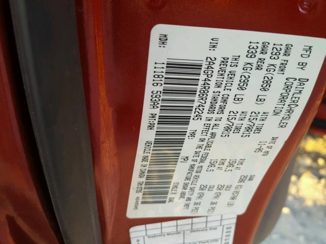 2A4GP44R86R742245 - 2006 CHRYSLER TOWN & COU RED photo 10