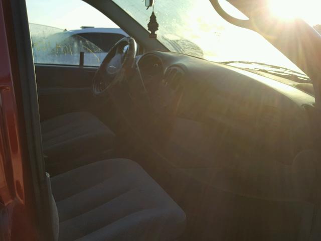 2A4GP44R86R742245 - 2006 CHRYSLER TOWN & COU RED photo 5