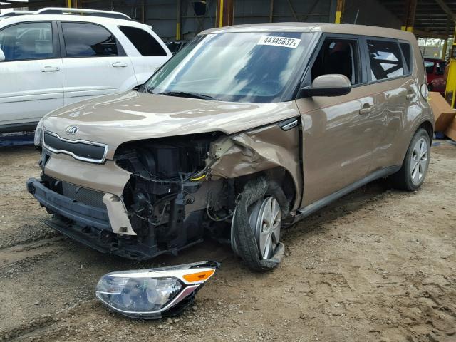 KNDJN2A22G7283908 - 2016 KIA SOUL BROWN photo 2