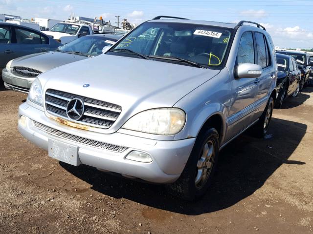 4JGAB75E62A303286 - 2002 MERCEDES-BENZ ML 500 SILVER photo 2