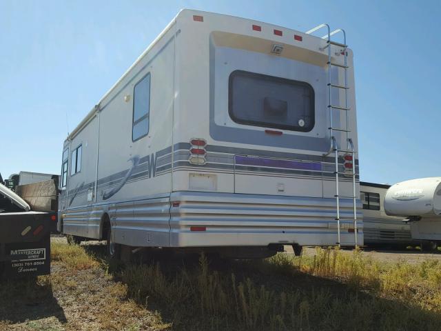 3FCMF53GXVJA22793 - 1998 CABIN TRAILER WINNEBAGO WHITE photo 3