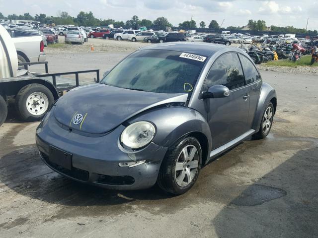 3VWPW31C76M418243 - 2006 VOLKSWAGEN NEW BEETLE GRAY photo 2