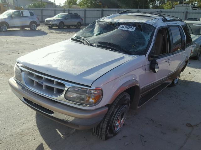 1FMDU34E2VUD41831 - 1997 FORD EXPLORER WHITE photo 2