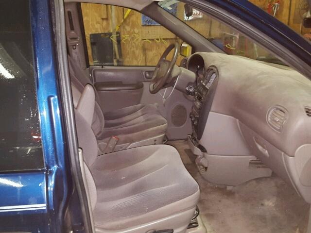 1B4GP15B22B636319 - 2002 DODGE CARAVAN BLUE photo 5