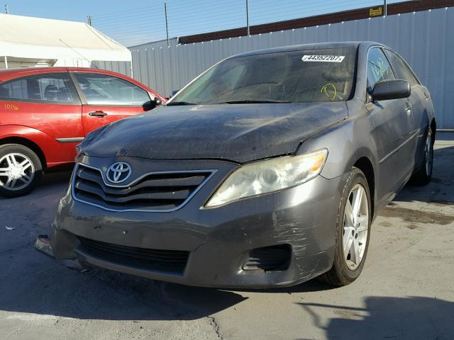 4T4BF3EK4BR092990 - 2011 TOYOTA CAMRY BASE GRAY photo 2