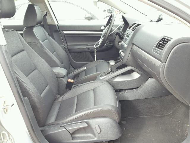 3VWRZ7AJ5AM152364 - 2010 VOLKSWAGEN JETTA SILVER photo 5