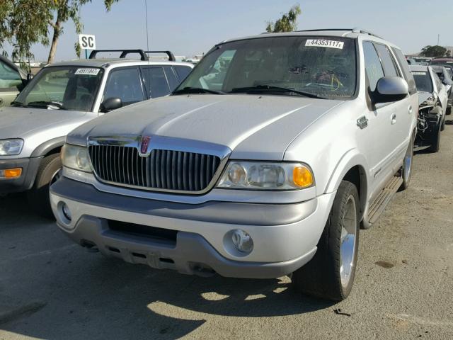 5LMPU28L3WLJ61813 - 1998 LINCOLN NAVIGATOR GRAY photo 2