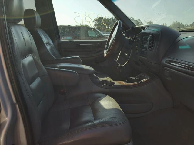 5LMPU28L3WLJ61813 - 1998 LINCOLN NAVIGATOR 灰色 照片 5
