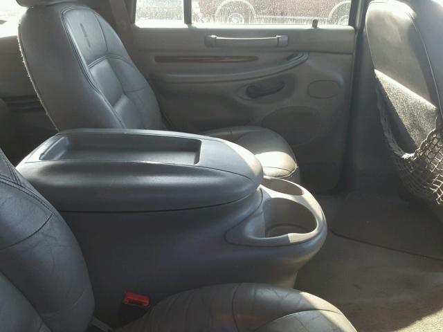 5LMPU28L3WLJ61813 - 1998 LINCOLN NAVIGATOR 灰色 照片 6