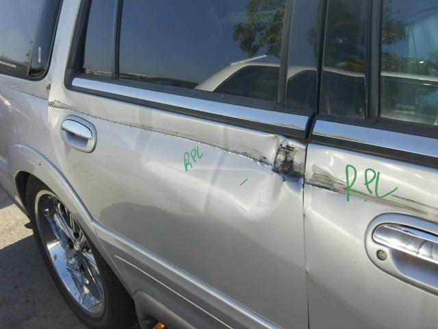 5LMPU28L3WLJ61813 - 1998 LINCOLN NAVIGATOR 灰色 照片 9