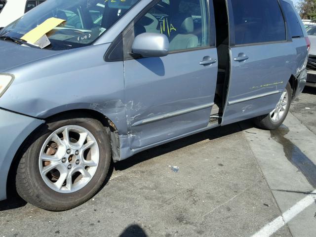 5TDZA22C64S163875 - 2004 TOYOTA SIENNA XLE BLUE photo 9