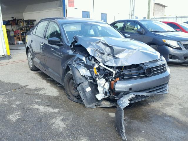 3VW2K7AJXFM255132 - 2015 VOLKSWAGEN JETTA BASE ნაცრისფერი ფოტო 1