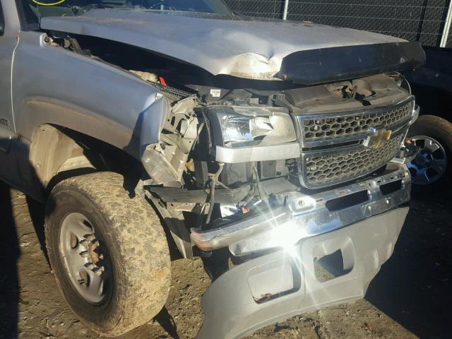 1GCHC29U05E173572 - 2005 CHEVROLET SILVERADO SILVER photo 9