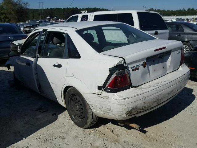 1FAFP34N85W169674 - 2005 FORD FOCUS ZX4 WHITE photo 3