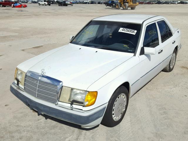 WDBEA28E1PB963744 - 1993 MERCEDES-BENZ 300 E 2.8 WHITE photo 2