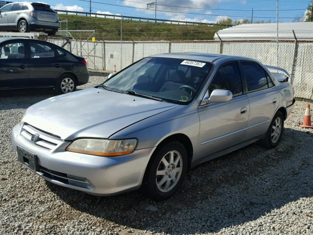 1HGCG567X2A146981 - 2002 HONDA ACCORD SE SILVER photo 2