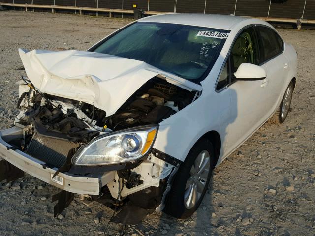 1G4PP5SK5F4135977 - 2015 BUICK VERANO WHITE photo 2