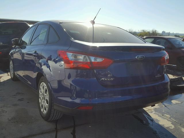 1FAHP3F25CL378574 - 2012 FORD FOCUS SE BLUE photo 3