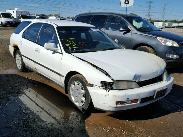 1HGCE1825TA004703 - 1996 HONDA ACCORD WHITE photo 1