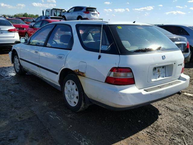 1HGCE1825TA004703 - 1996 HONDA ACCORD WHITE photo 3