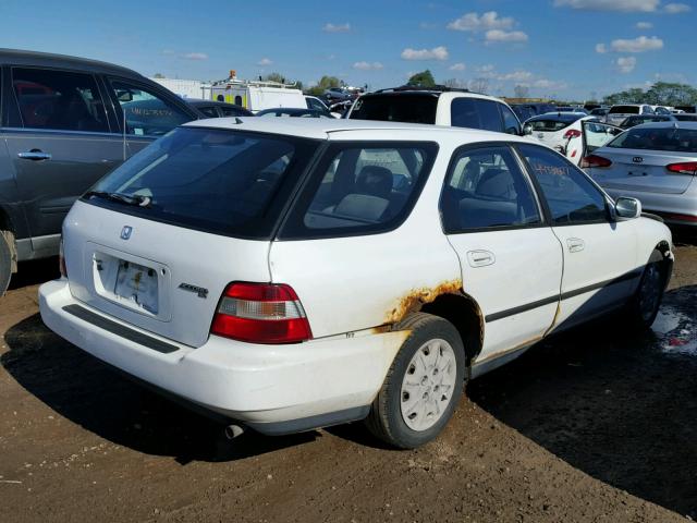 1HGCE1825TA004703 - 1996 HONDA ACCORD WHITE photo 4