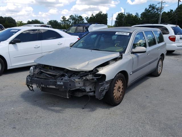 YV1SW58D711102638 - 2001 VOLVO V70 2.4T SILVER photo 2