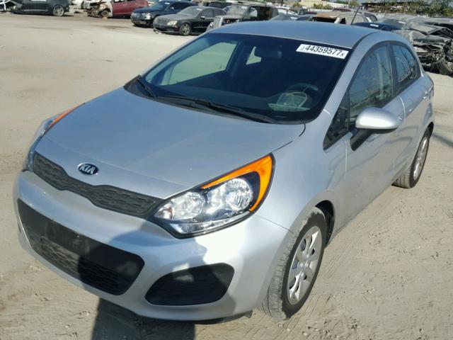 KNADM5A39F6460157 - 2015 KIA RIO LX SILVER photo 2