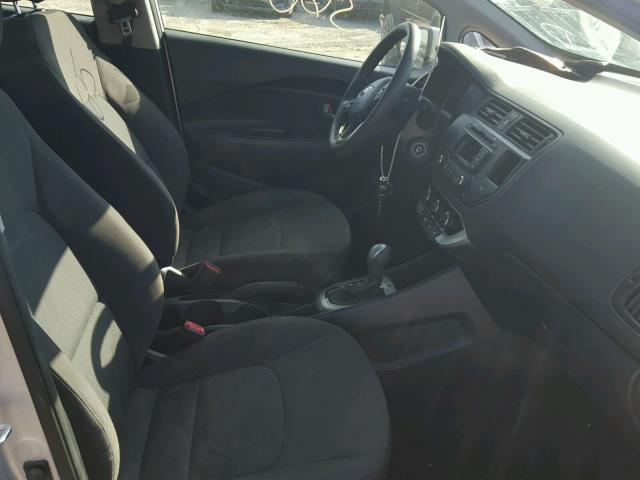 KNADM5A39F6460157 - 2015 KIA RIO LX Արծաթագույն լուսանկար 5
